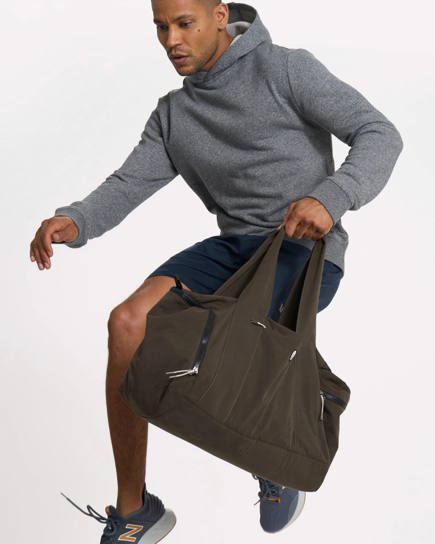 Vuori Gym Bag | Army 4 Vuori Gym Bag | Army - Image 4